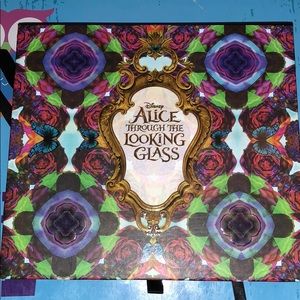UD Alice Through The Looking Glass Palette